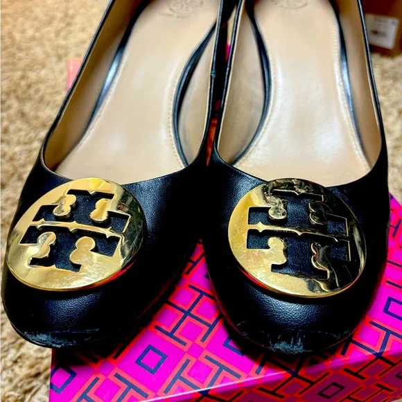 Tory Burch Hope Black Flats with Gold Accents - Picture 2 of 8